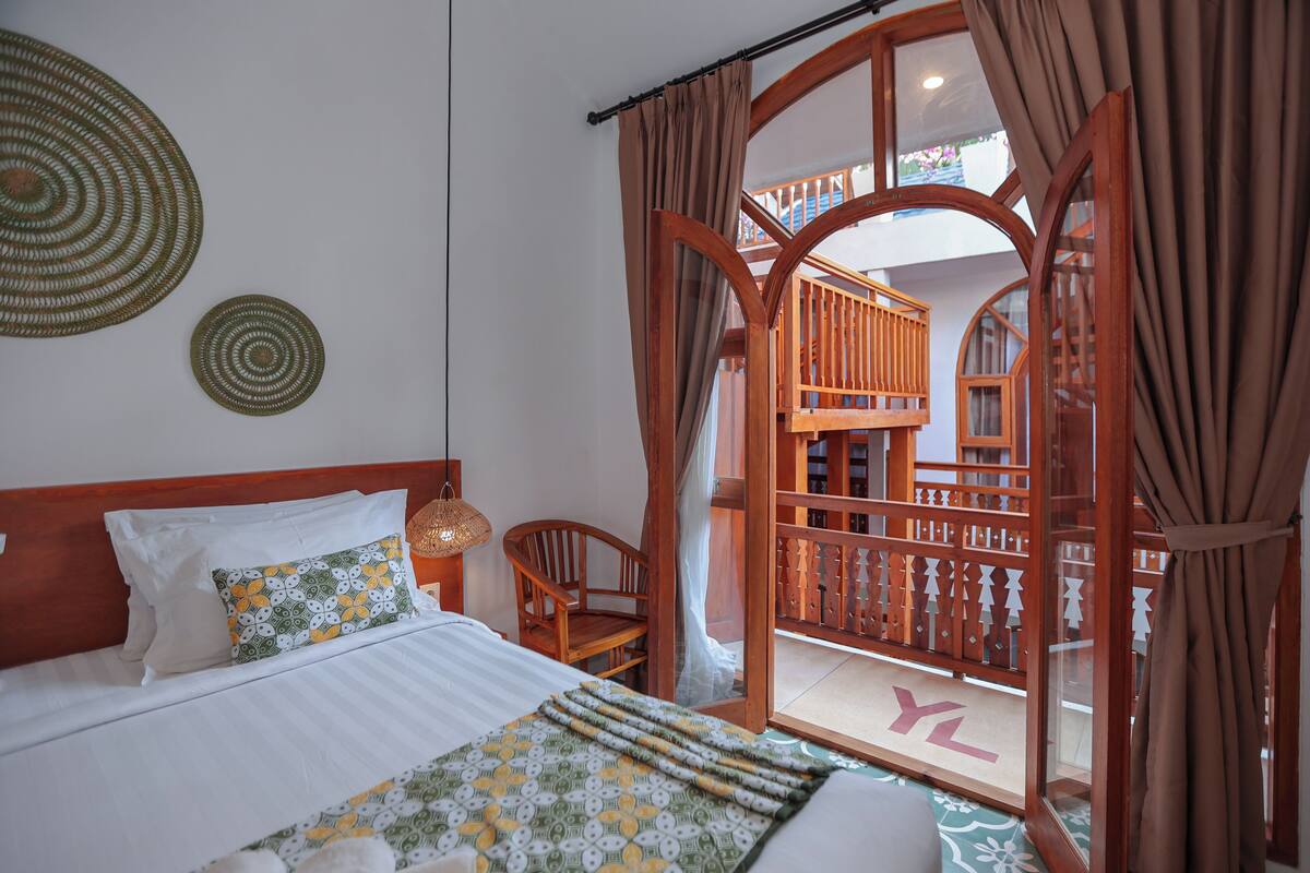 Comfort Single Room, Balcony, Pool View | Premium bedding, pillow-top beds, in-room safe, blackout curtains