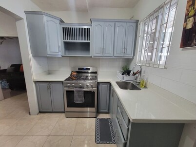 Home Sweet Home. 7 minutes from Kingston Airport, 20 mins to Bob Marley Museum!