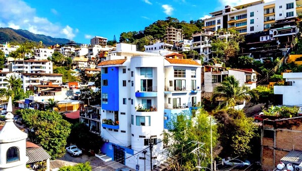 المنشأة من الخارج