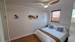 1 bedroom, iron/ironing board, free WiFi, bed sheets - White Lotus - Freshly Renovated Central Fremantle Apartment With Panoramic Views (Fremantle)