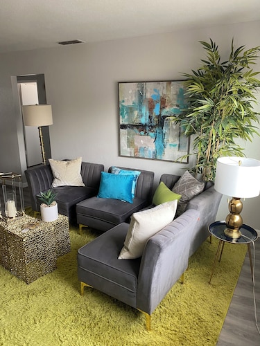 Modern 2-bedroom corporate apartment with WiFi, AC in enjoyable Sacramento