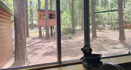 3,200+ sqft: Spacious 6-Bedroom Cabin in White Mountain Retreat