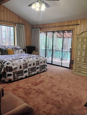6 bedrooms, iron/ironing board, WiFi, bed sheets