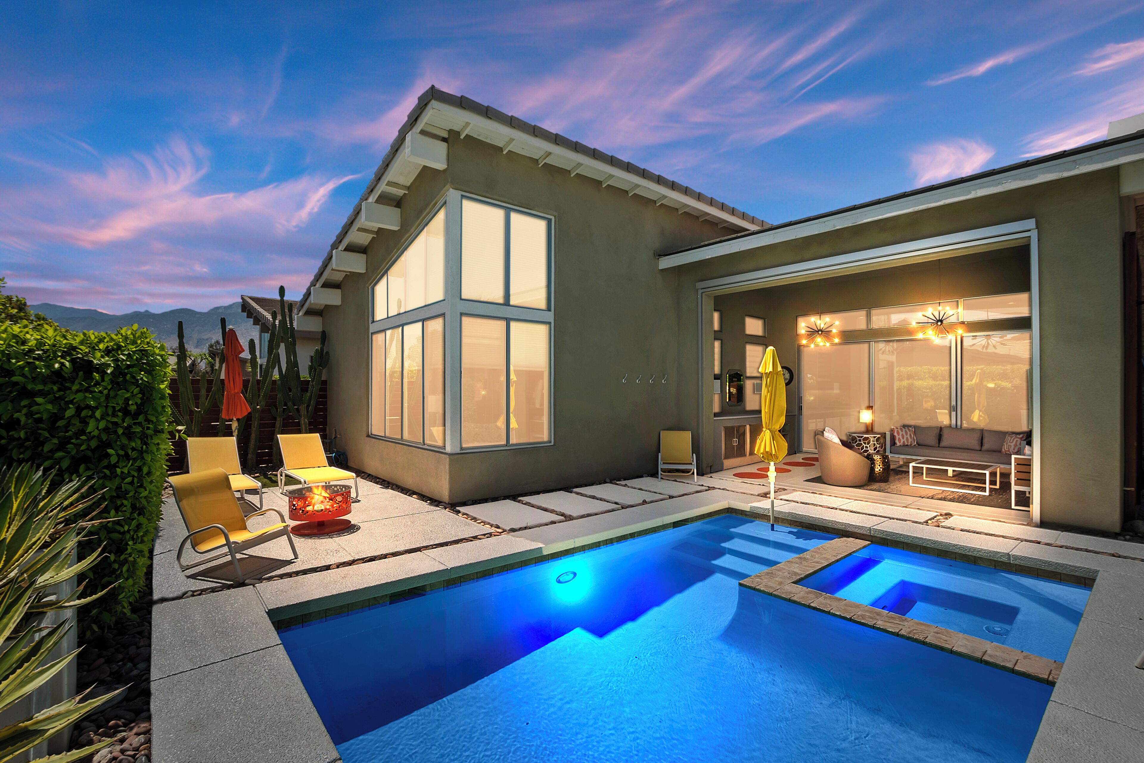 Mid-Mod Luxury @Casa Palladio, w/ heated pool/spa, Sleep Number bed & EV charge!