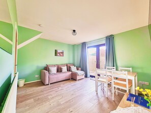 Ferienhaus, Terrasse, Stadtblick | Wohnbereich | Fernseher