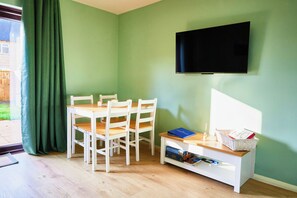 Ferienhaus, Terrasse, Stadtblick | Wohnbereich | Fernseher