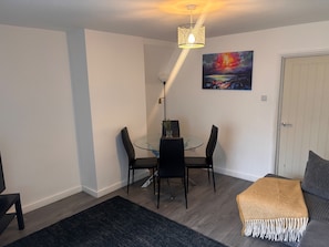TV - 3 Bed-Sleeps 5- Garden-Pets-Parking (Wolvehampton)