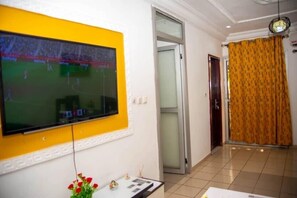 Interior - 2 Bed Apt Sleeps 5 - WiFi, Parking, Balcony (Douala)