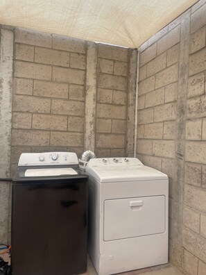 Interior - Tiny but Charming 2-bedroom house with AC and WiFi in Santa Ana (Santa Ana)