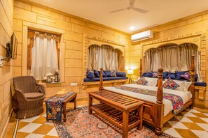 Habitació tradicional, vistes a la muntanya | Cortines opaques i habitacions insonoritzades