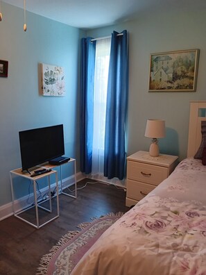 3 bedrooms, iron/ironing board, free WiFi, bed sheets