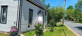 Beautiful renovated three-bedroom house for rent October 1, 2025 - May 1, 2026.