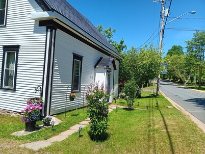 Beautiful renovated three-bedroom house for rent October 1, 2025 - May 1, 2026.