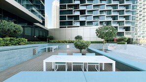 تناول الطعام بالخارج