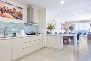 Fridge, microwave, stovetop, dishwasher