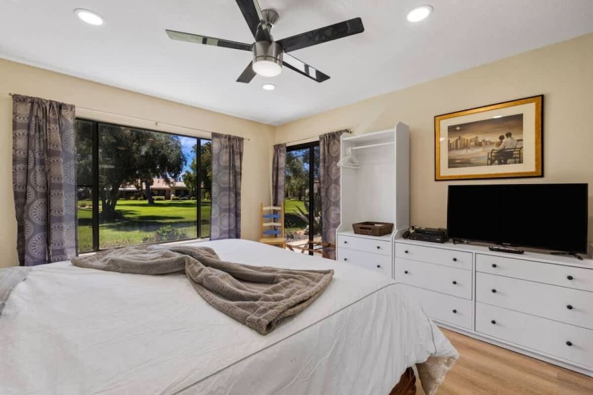 2 عدّة غرف نوم ومكواة/لوح كي وواي فاي وملاءات أسرّة