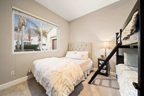 3 bedrooms, desk, iron/ironing board, free WiFi