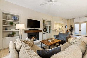 Smart TV, fireplace