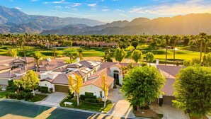 A residential area with houses, a golf course, and mountains in the background. - PGA West Home | Private Pool & Fairway Views (La Quinta)