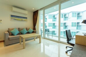 Basic Condo, Pool View | 1 bedroom, free WiFi