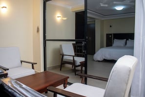 2 bedrooms, iron/ironing board, WiFi, bed sheets - Luxurious 2 bedroom executive appartment suite located at the heart of karen (Ongata Rongai)