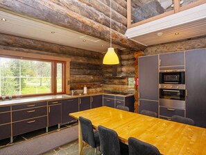 Jääkaappi, mikroaaltouuni, astianpesukone