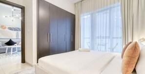 1 dormitori, caixa forta a l'habitació i planxa i posts de planxar
