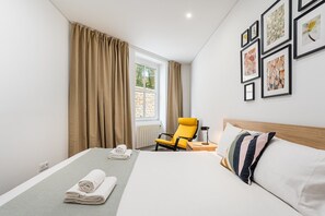 2 bedrooms, iron/ironing board, Internet, bed sheets