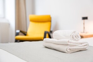2 makuuhuonetta, silitysrauta/-lauta, internet, vuodevaatteet