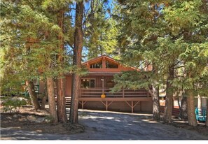 Exterior - Cozy 3-bedroom cabin in fantastic Big Bear with WiFi (Big Bear)