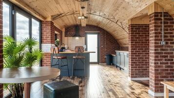 House, Patio, Garden View | Private kitchen | Electric kettle, toaster