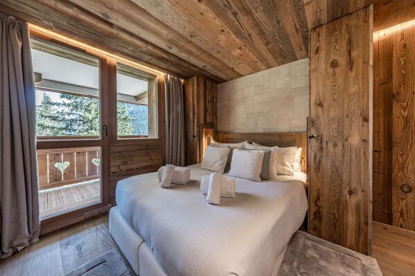 2 bedrooms, travel cot, free WiFi