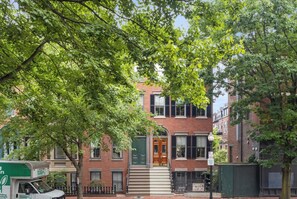 Exterior - Enjoy Boston, Private Patio On Montgomery Park (Boston)