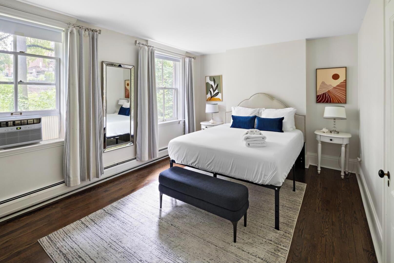 2 bedrooms, desk, iron/ironing board, WiFi