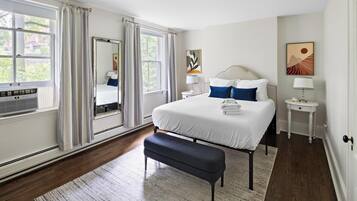 2 bedrooms, desk, iron/ironing board, WiFi