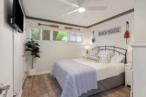 4 bedrooms, iron/ironing board, free WiFi, bed sheets - Reel Life - By Beach Access (Jekyll Island)