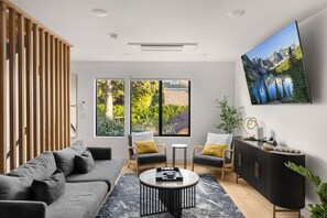 Smart TV, video games