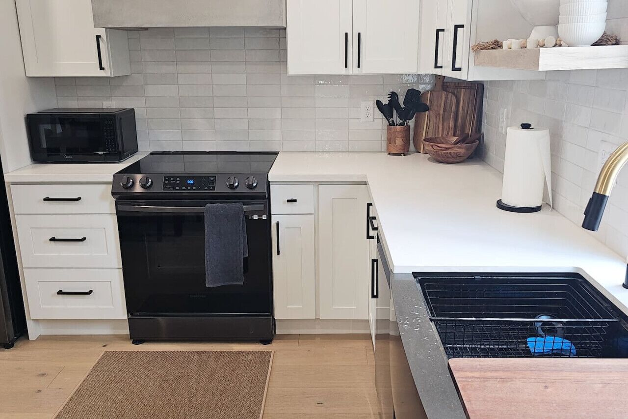 Geladeira, micro-ondas, fogão, cooktop