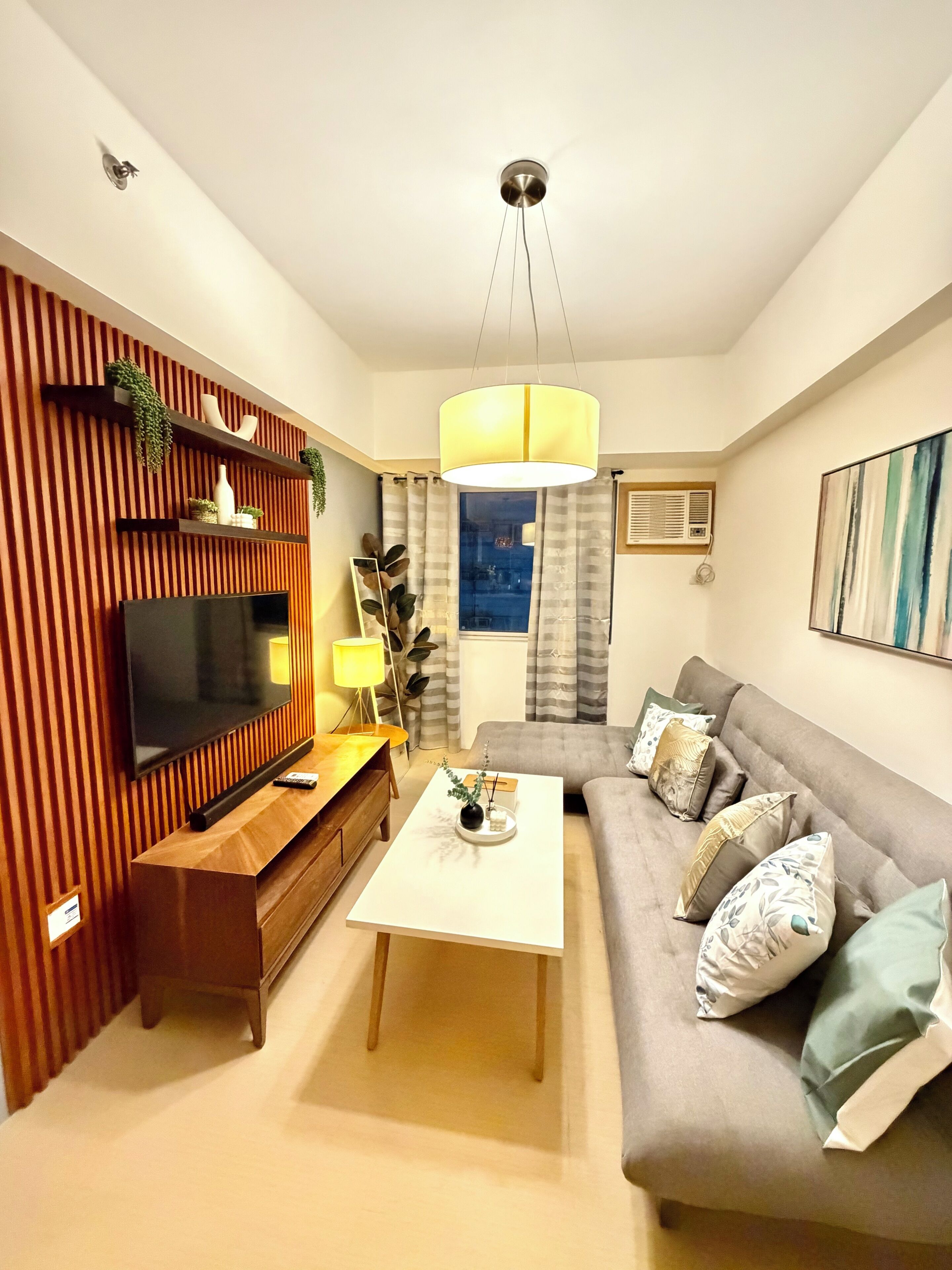 Comfort Condo, City View | Living area