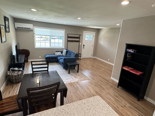 Charming 3 bedroom house with AC, WiFi in Kennewick