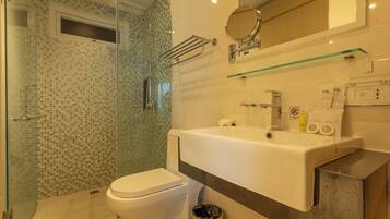 Basic Condo, Pool View | Bathroom