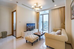 Living area - One-Bedroom Apartment with Balcony (Hồ Chí Minh)