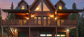 Serene Lakefront Cabin-St Mary's Glacier-Hot Tub