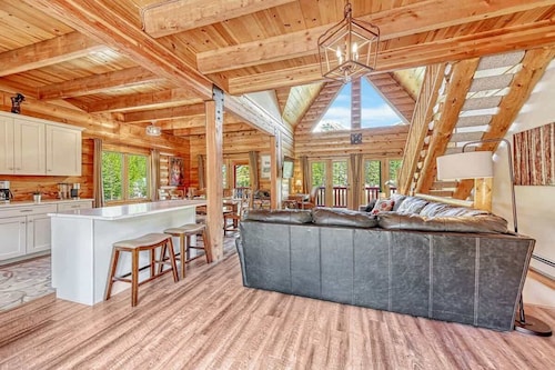 Lakefront Luxury | Hot Tub+Sauna | Near Skiing