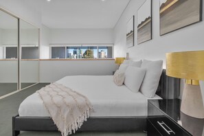 2 chambres, fer et planche à repasser, Wi-Fi, draps fournis