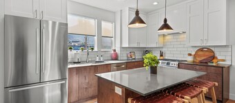 Downtown Modern 3-Bed Townhome with Bright, Upgraded Interiors & Books to read