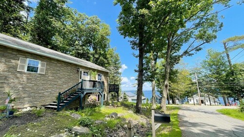 Slice of Heaven, steps to the beach