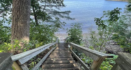 Slice of Heaven, steps to the beach