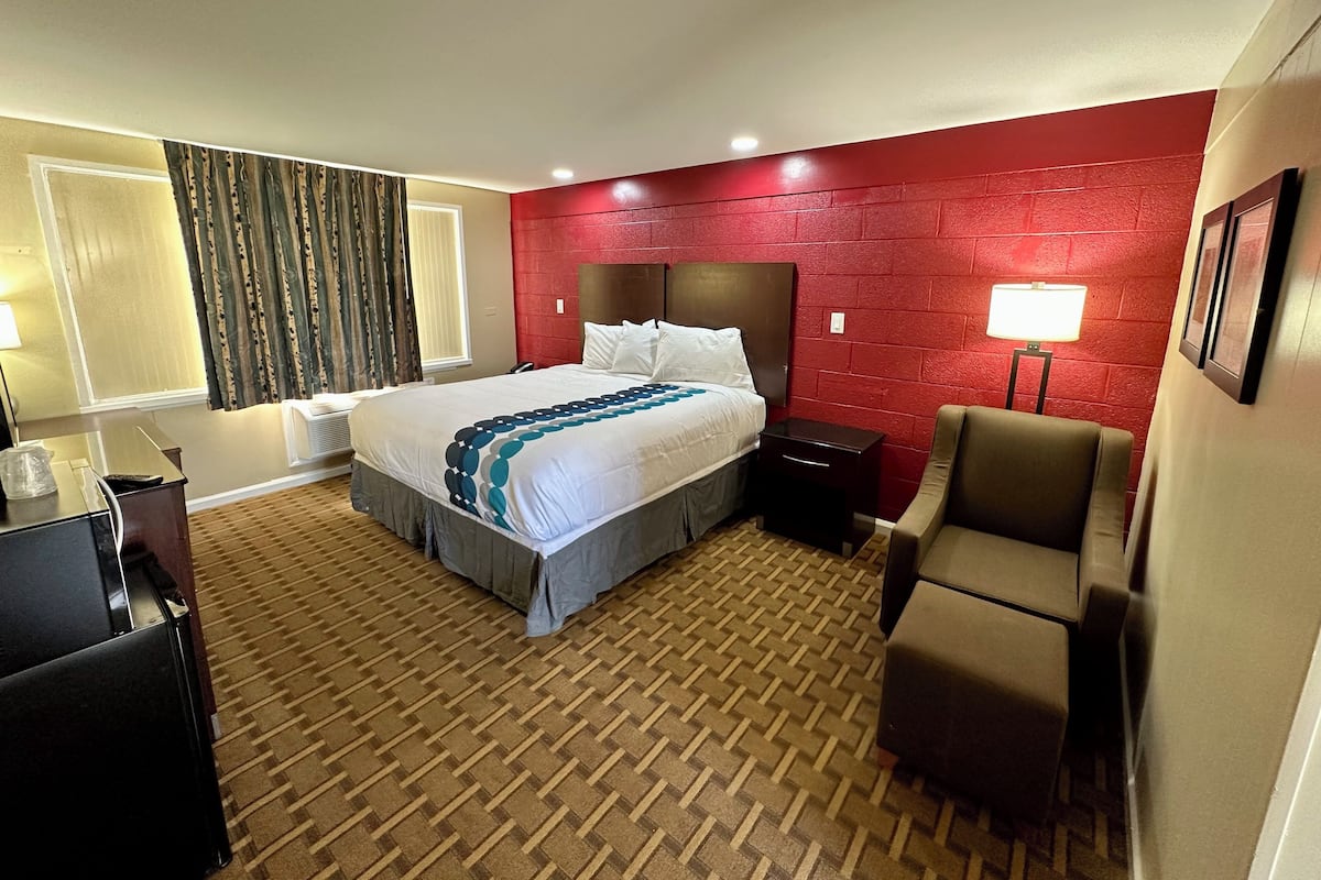 Desk, free WiFi, bed sheets, wheelchair access