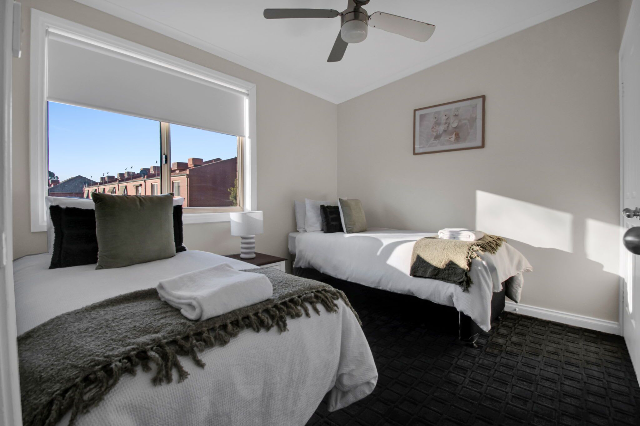 3 habitaciones, tabla de planchar con plancha, cuna de viaje y wifi 